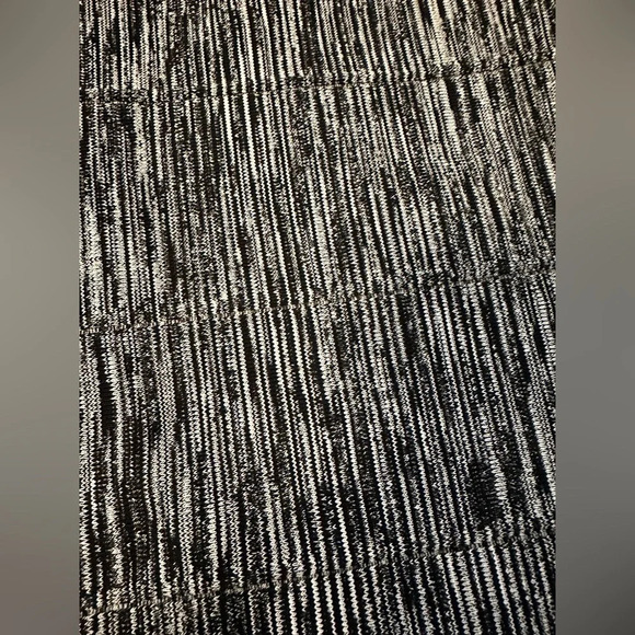 NWOT BCBGMaxAzria Stretch Skirt NEW black & white stripe size Large - Picture 3 of 7